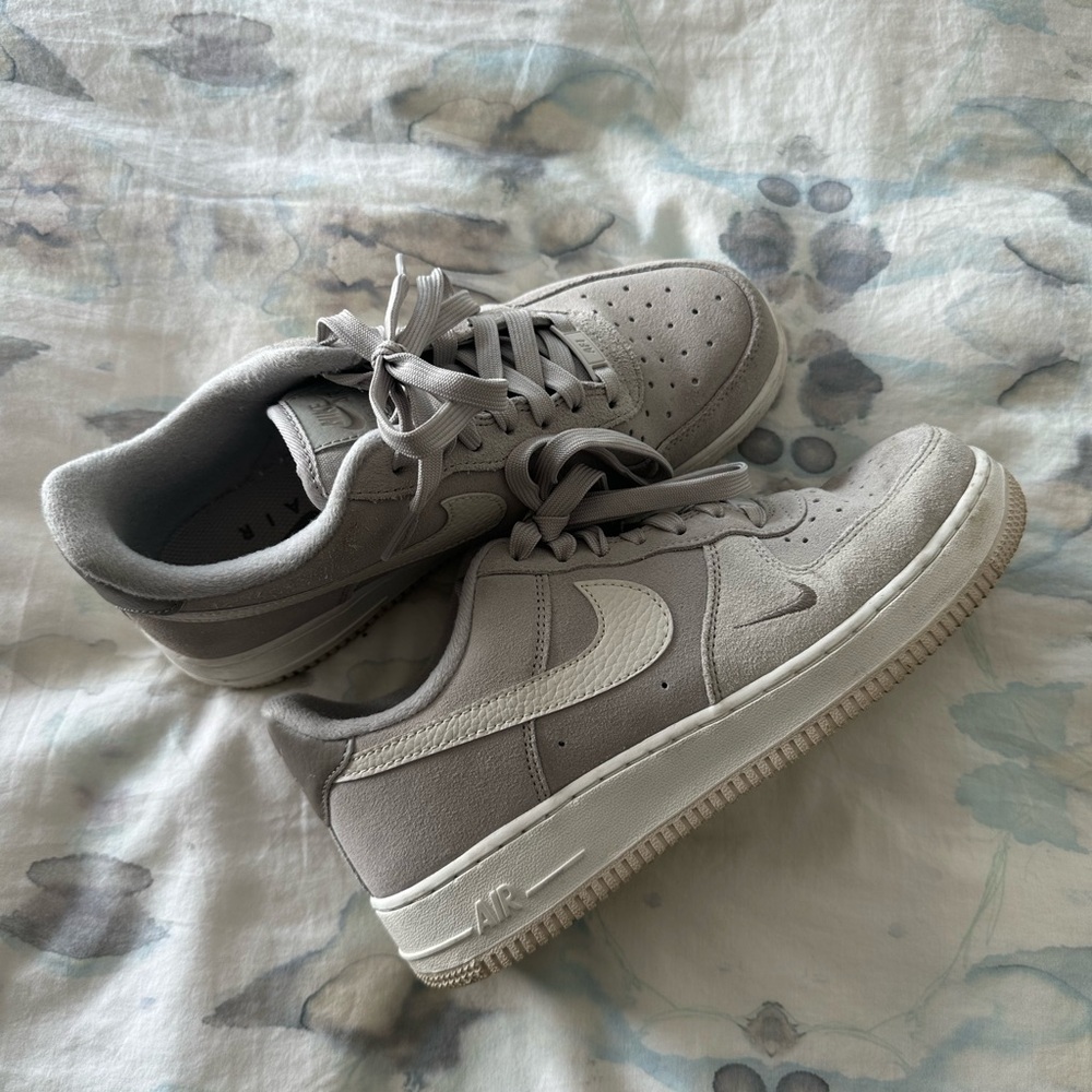 Nike Air Force 1 low. Women’s 8.5 suede